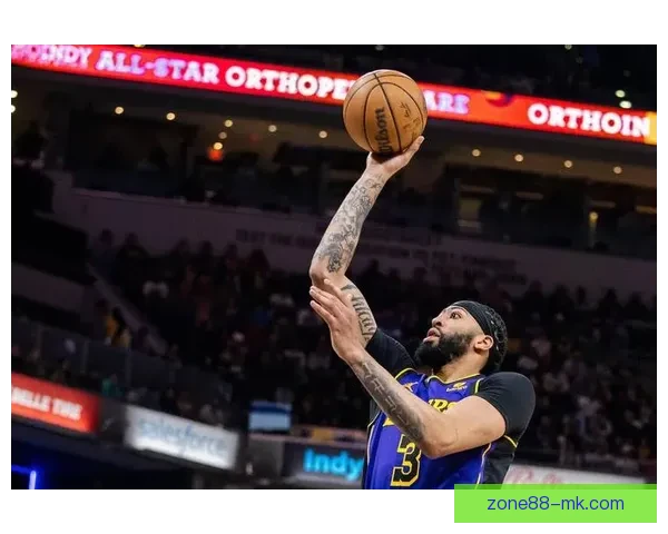 詹姆斯与戴维斯联手复仇雷霆 亚历山大冲击三杀成焦点